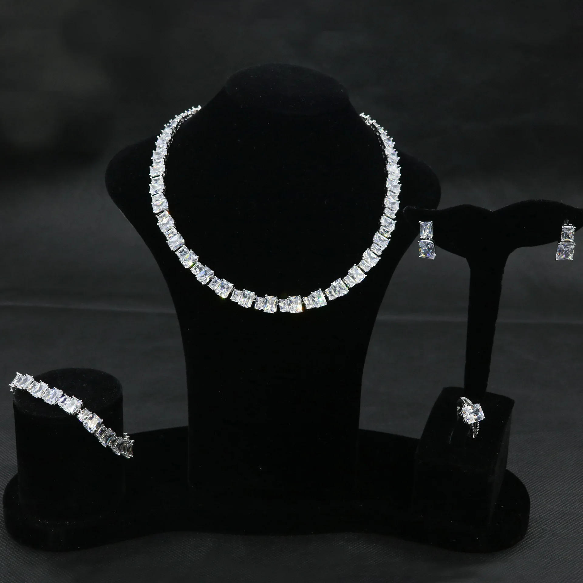 

4 Pcs Light Up Square Jewellery Patchwork Decoration Ladies Necklace Set for Wedding Party Holiday Gift Accessories M-81