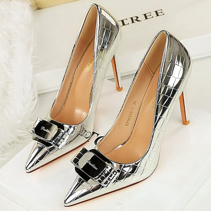 

Туфли BIGTREE с металлической пряжкой, дизайнерские женские туфли-лодочки из лакированной кожи на высоком каблуке 10 см, роскошные свадебные туфли на шпильке, пикантные вечерние туфли