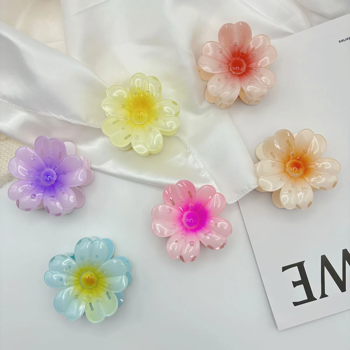 2024 Sweet Gradual Flower Grab Hair Clip Women's Fashion Creative Pan Hair Shark Clip Beach Vacation Hair Accessories