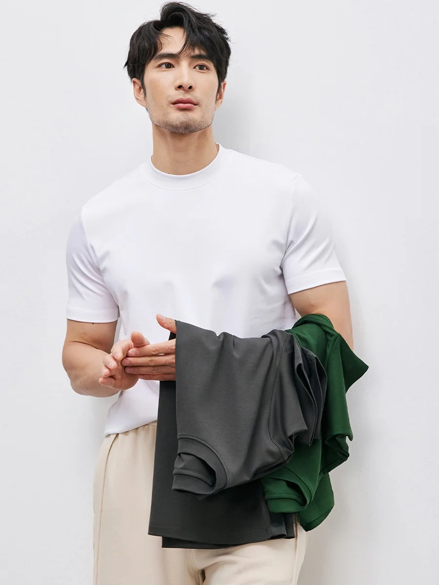 

Удобная мужская футболка из плотного модала и длинноволокнистого хлопка с эластичной основой, круглым вырезом и коротким рукавом