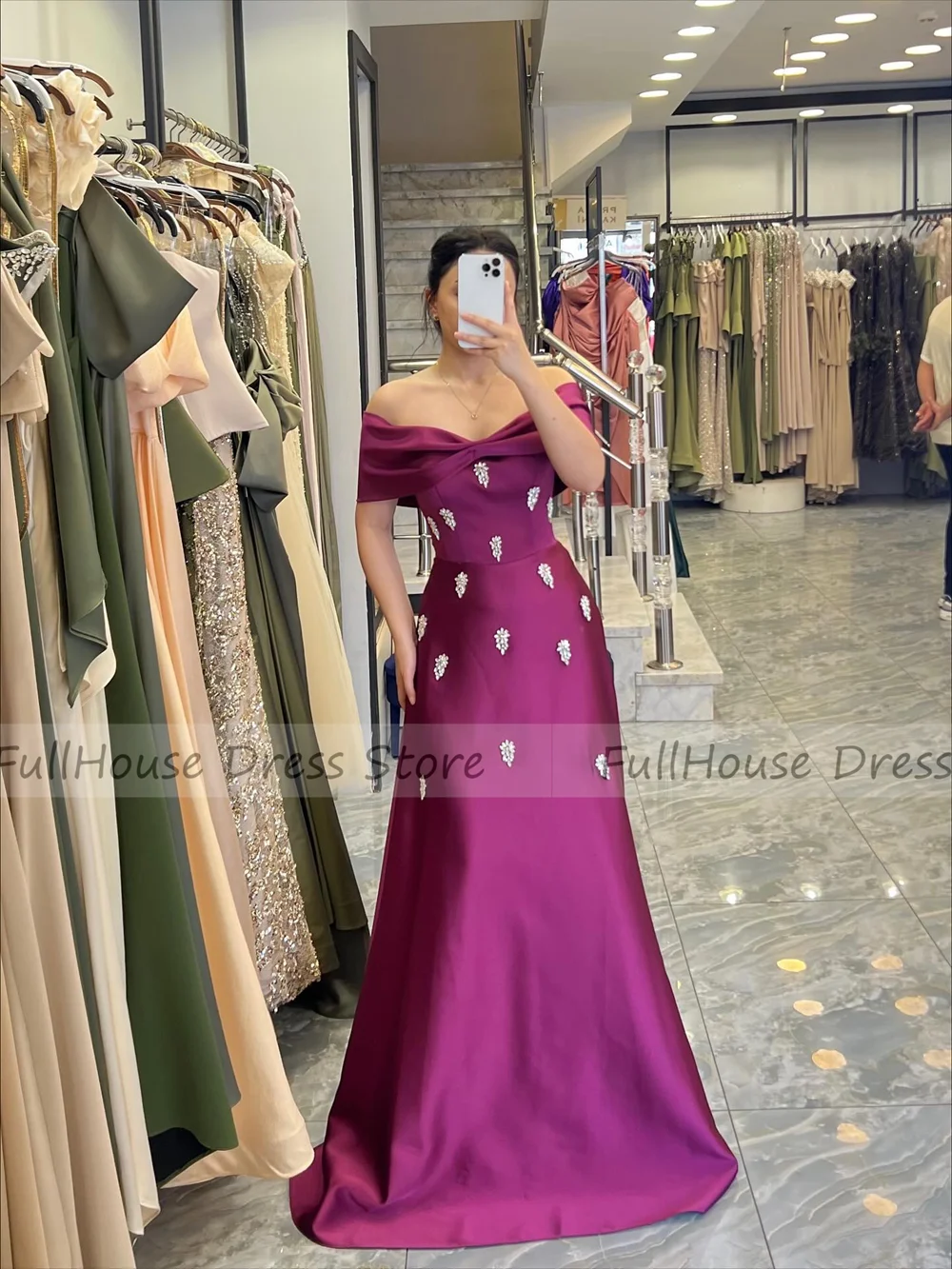 Maßgeschneidertes, anmutiges, schulterfreies, mit Kristallen besetztes, sexy Abendkleid, rückenfreies, bodenlanges Braut-Pro-Kleid mit Hof