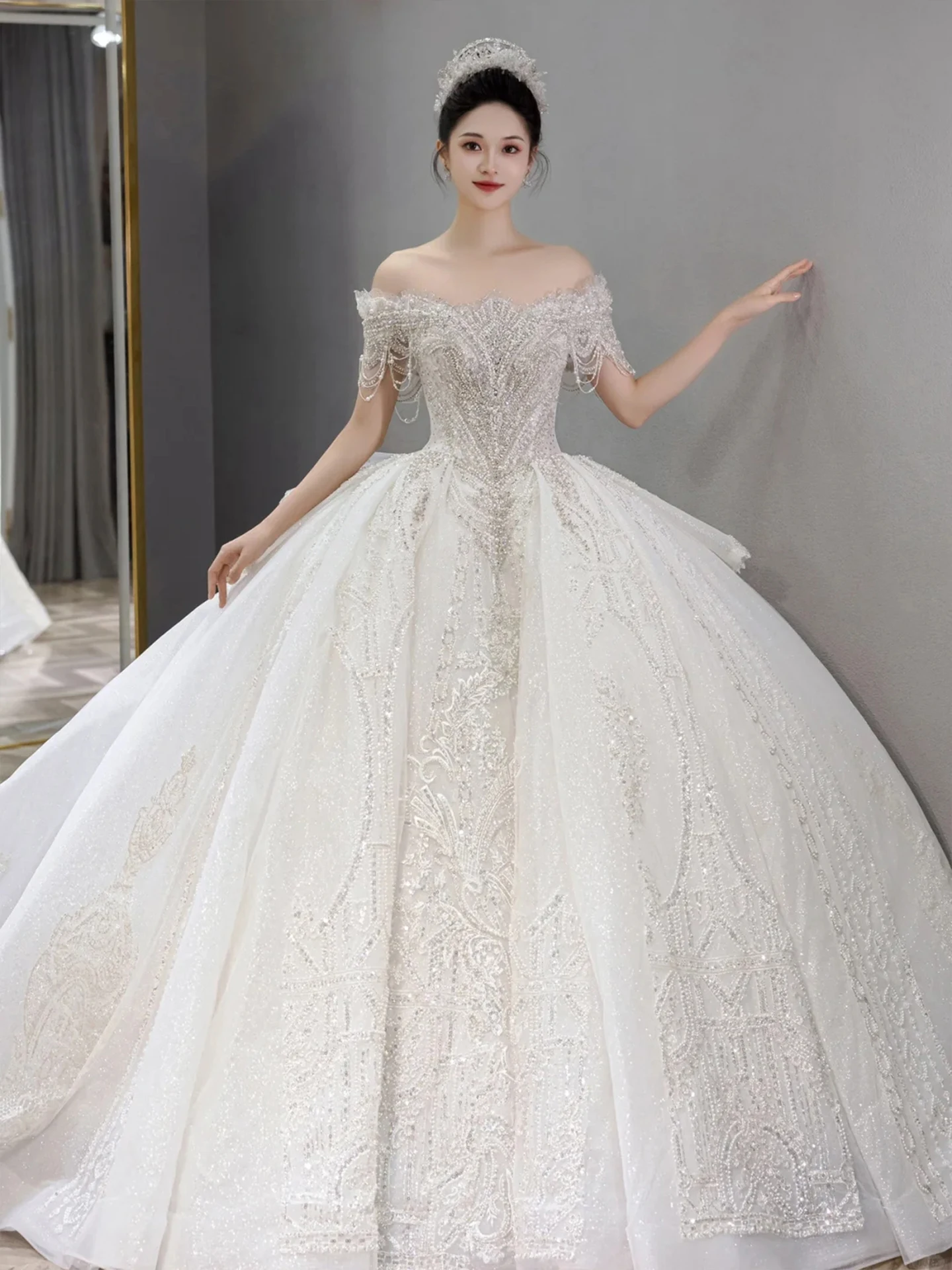 Heavy Industry off-Shoulder Wedding Dress Bride 2026 New High-Grade French Light Luxury Trailing Small People Go out Main Yarn