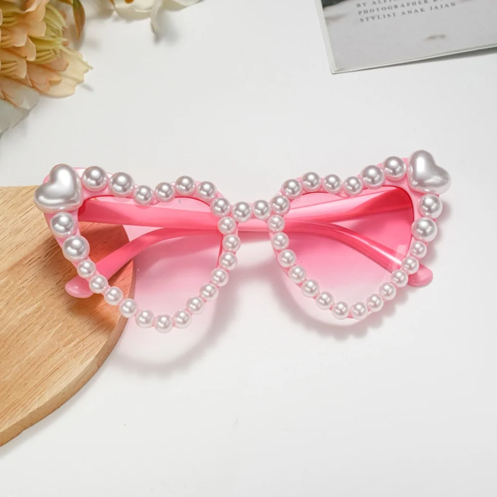 

KLASSNUM Vintage Kawaii Pearl Heart Sunglasses Women Luxury Brand Pearl Decoration Pink UV400 Beach Shades Oculos De Sol 2026