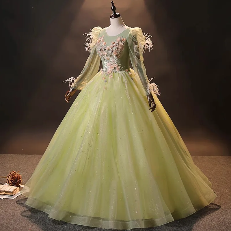 Abito Quinceanera verde chiaro di lusso con piume maniche lunghe in rilievo 3D fiore Applique principessa lunghezza del pavimento abito da ballo formale