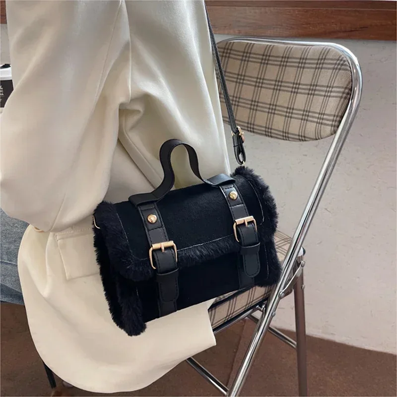 Winter Women Crossbody/shoulder Bag New Lamb Plush Velvet Bag Lady Small Square Handbag PU Leather and Soft Plush Messenger Bag