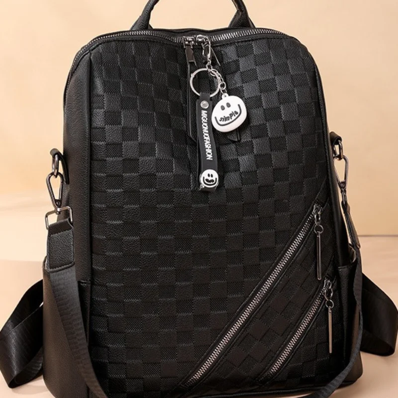 

Soft leather double-shoulder bag for women, designed by a designer. Checkerboard pattern, stylish women's handbag, large-capacit