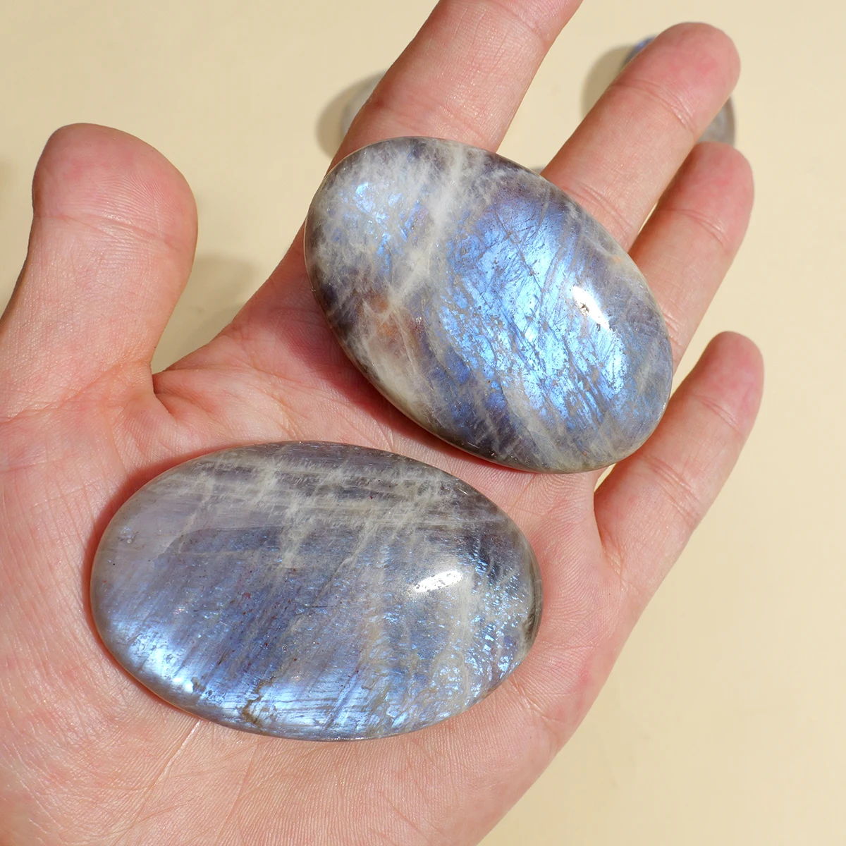 1 قطعة حجر القمر الأزرق الطبيعي كريستال النخيل الحجر للعقل شفاء إصبع تدليك الطاقة شفاء فنغ شوي اليوغا ديكور المنزل