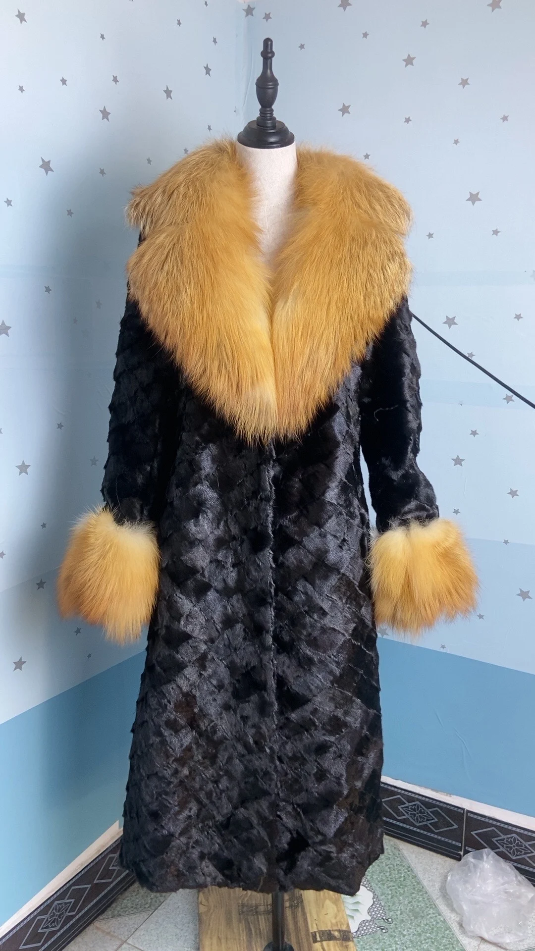 

Whole Skin Real Mink Fur Coat For Women Natural Genuine Mink Fur Coat With Silver Fox Fur Collar And CuffS