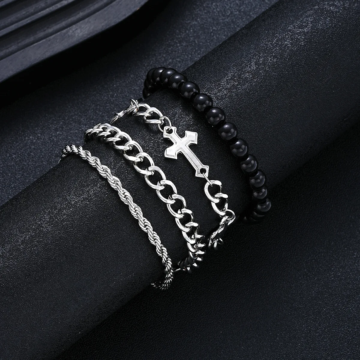 Retro Edelstahl-Kreuz-Armband mit schwarzen Perlen, mehrschichtiges Hip-Hop-Armband in Silberfarbe für Männer, INS-Schmuck, trendige Accessoires – Detail 4