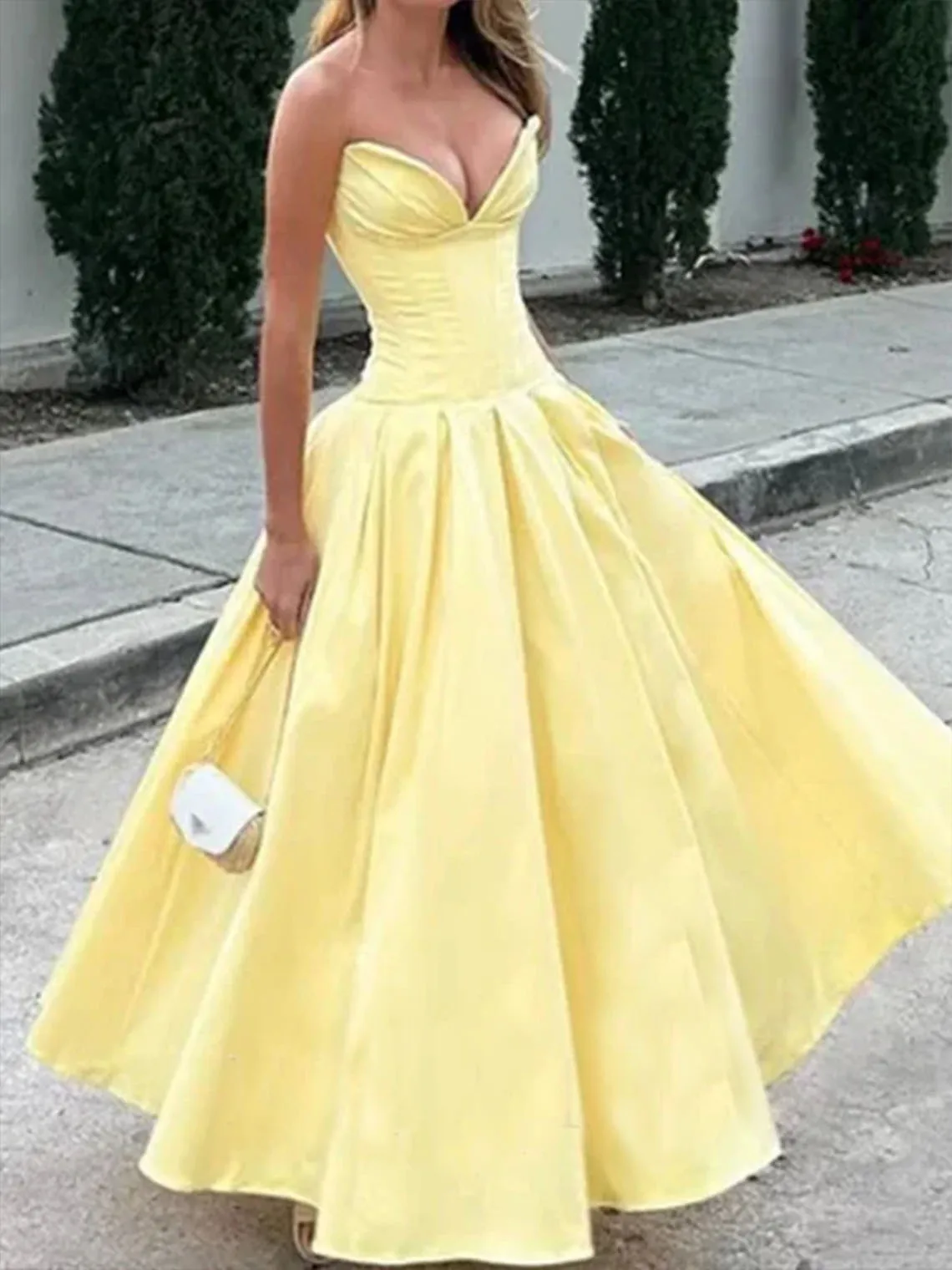 

Elegant Sweetheart Satin A-line Prom Dress Sleeveless Ankle-Length Party Gown with Ruffles and High Split 2025 free customized