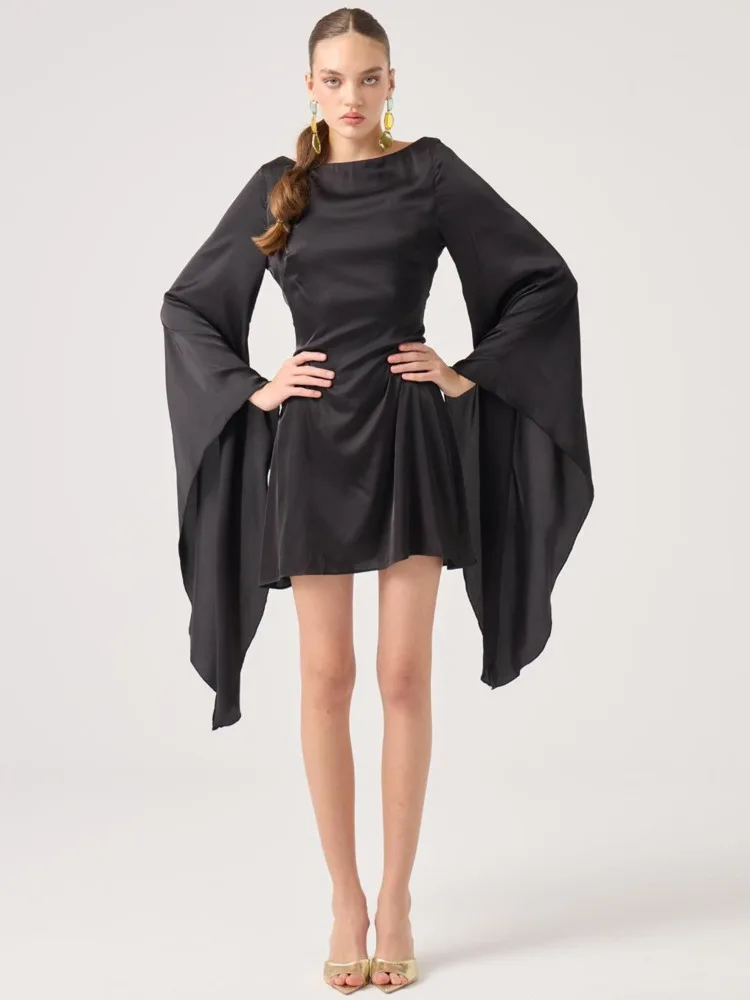 Elegancka sukienka mini z rozszerzanymi rękawami, dopasowana, seksowna, z odkrytymi plecami, wiązana, idealna na imprezę, do klubu, na wieczór, wakacje i na plażę.