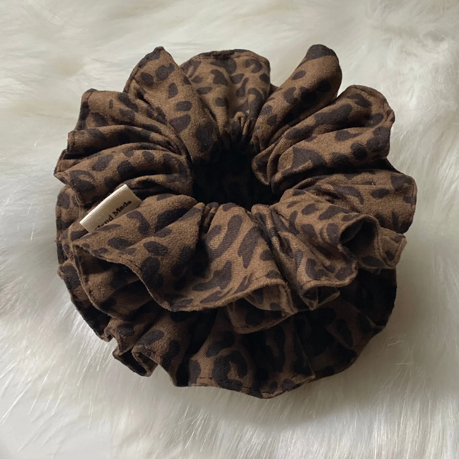

1PC High-End Fabric Leopard Print Ruched Small Intestine Hair Scrunchie - Stylish & Trendy Hair Accessory for Women, Suitable fo