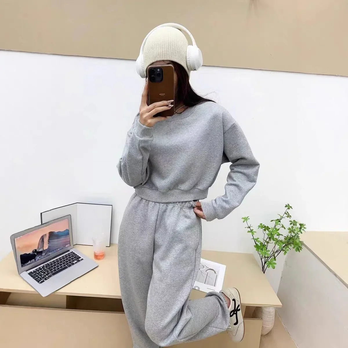 

Women Sport Sweatshirts O Neck Solid Black Red Classic Letter Loose Casual Short Pullovers Fashion Long Sleeve Hoodies for Women