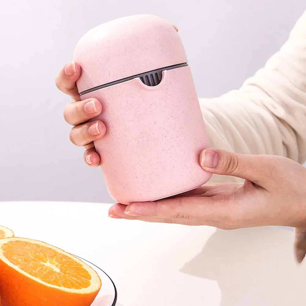 1Pc Mini Fruit Juicer Orange Citrus Manual Fruit Squeezer Machine Tool Portable Lemon Juicer Hand Rotation Press Juicer