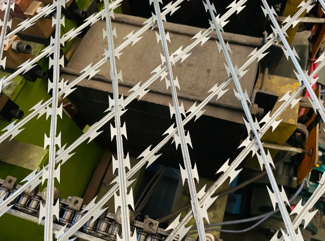 Yugong Cowan Customized Razor Barbed Wire Mesh Welding Machine