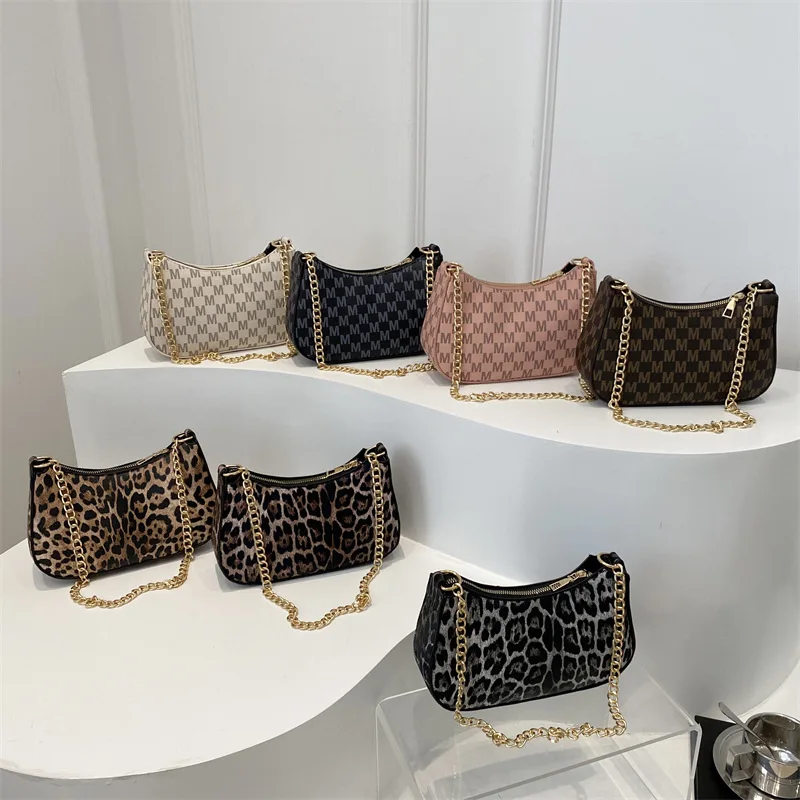 

Retro Printed M Letter Synthetic Leather Handbag Shoulder Bag, Chain Armpit Bag for Women Daily Use, Work, Travel, Parties, Gift