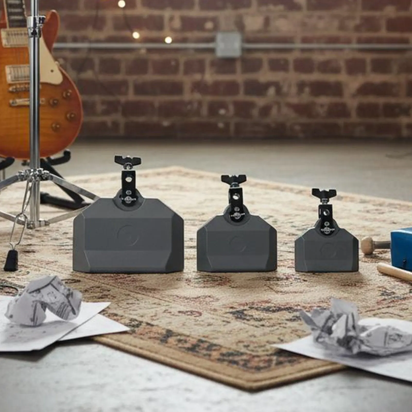 

3 Pieces Drum Cowbells with Stand Multi-Size Cowbell Set Percussion Bells Long-Lasting Music Gear Polished Surface for Drummers