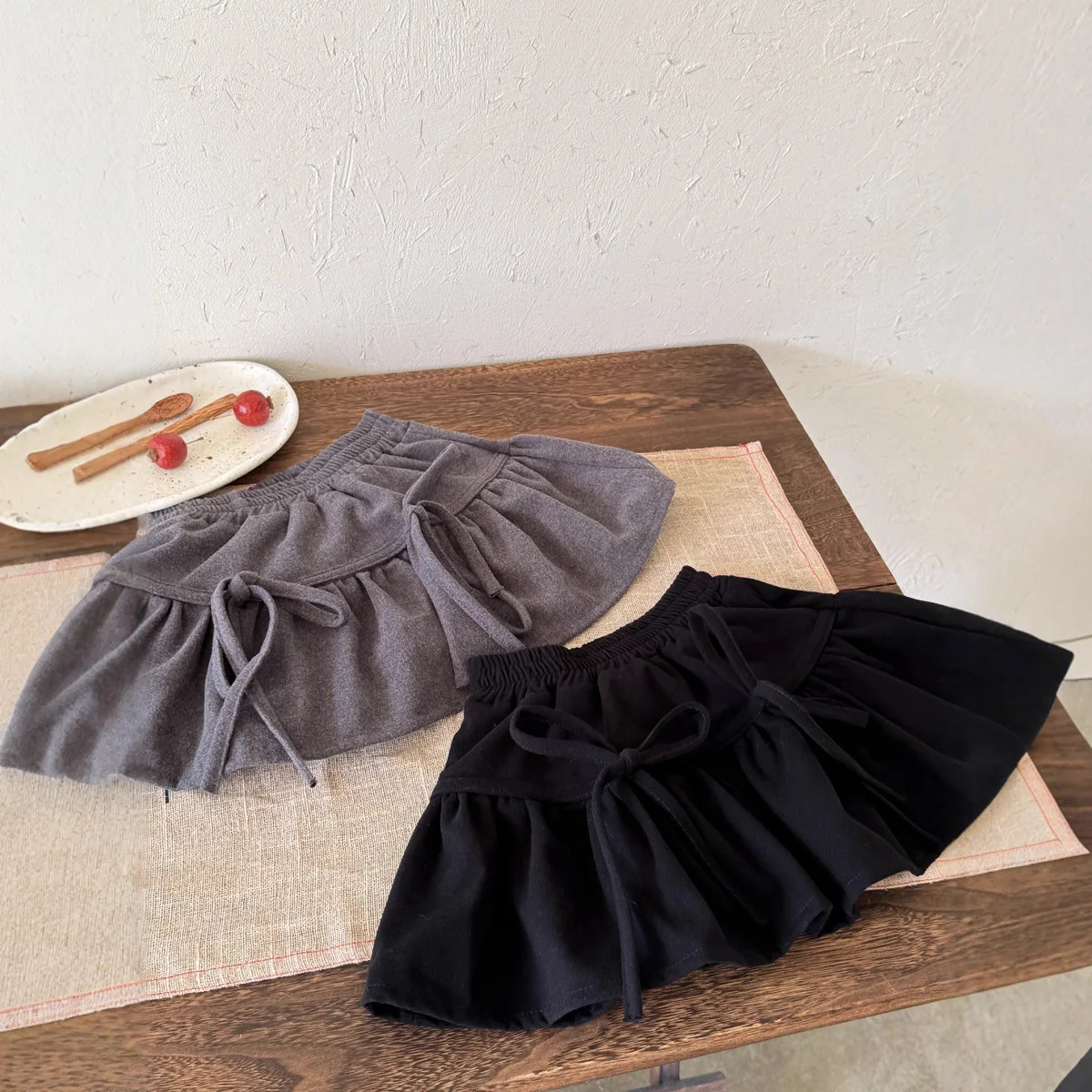 الفتيات الخريف والشتاء النسخة الكورية الجديدة من مرحة القوس حزام تنورة صوفية كلمة تنورة قصيرة أزياء عارضة