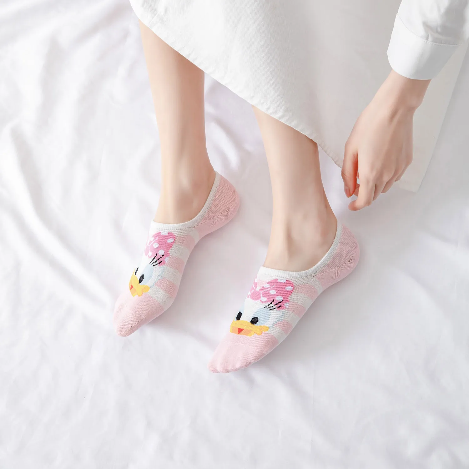 5 pairs Hot sale Cartoon Kawaii woman sock Mickey Minnie Donald winnie Daisy cotton girl slipper sock Funny invisible ankle sock