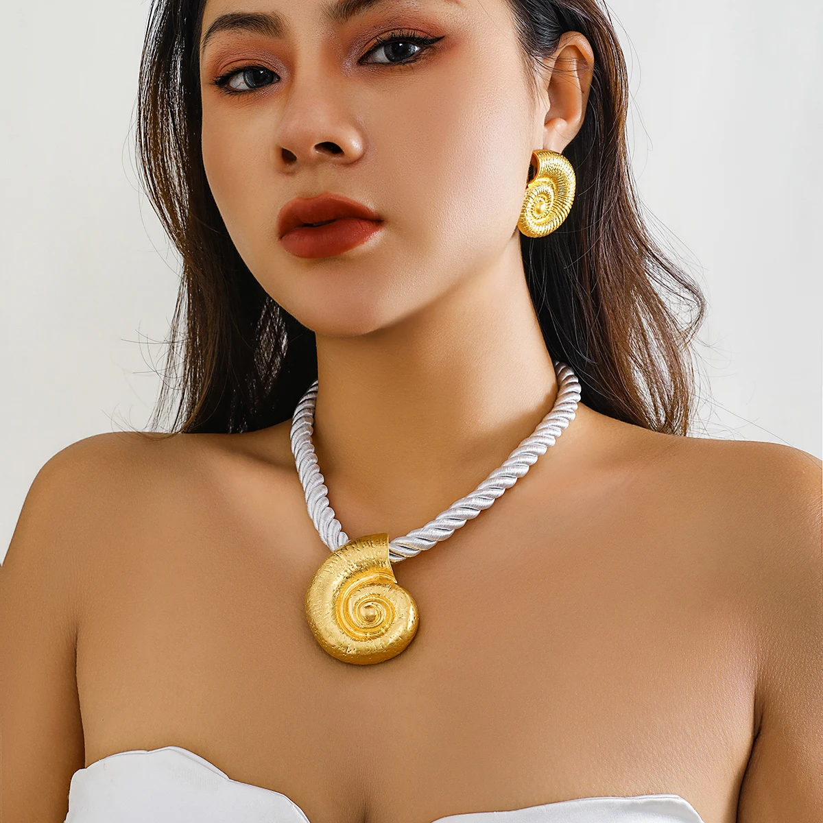 IngeSight.Z Vintage Gold Color Large Metal Conch Pendant Necklace for Women Boho Thick Twisted Rope Chain Choker Necklaces Beach