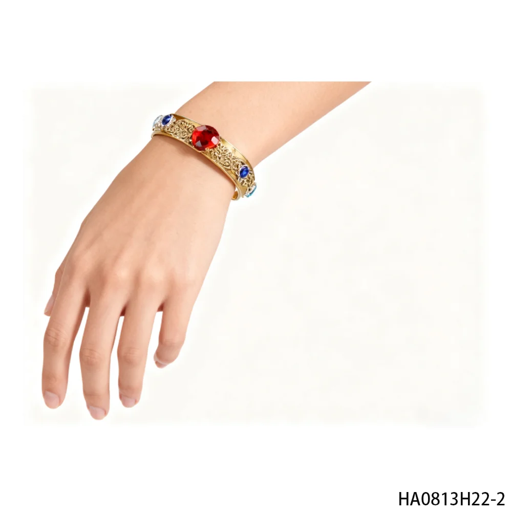 pesenar-esta-e-uma-pulseira-de-ouro-decorada-com-pedras-multicoloridas-e-padroes-delicados-adequada-para-a-festa-faraonica