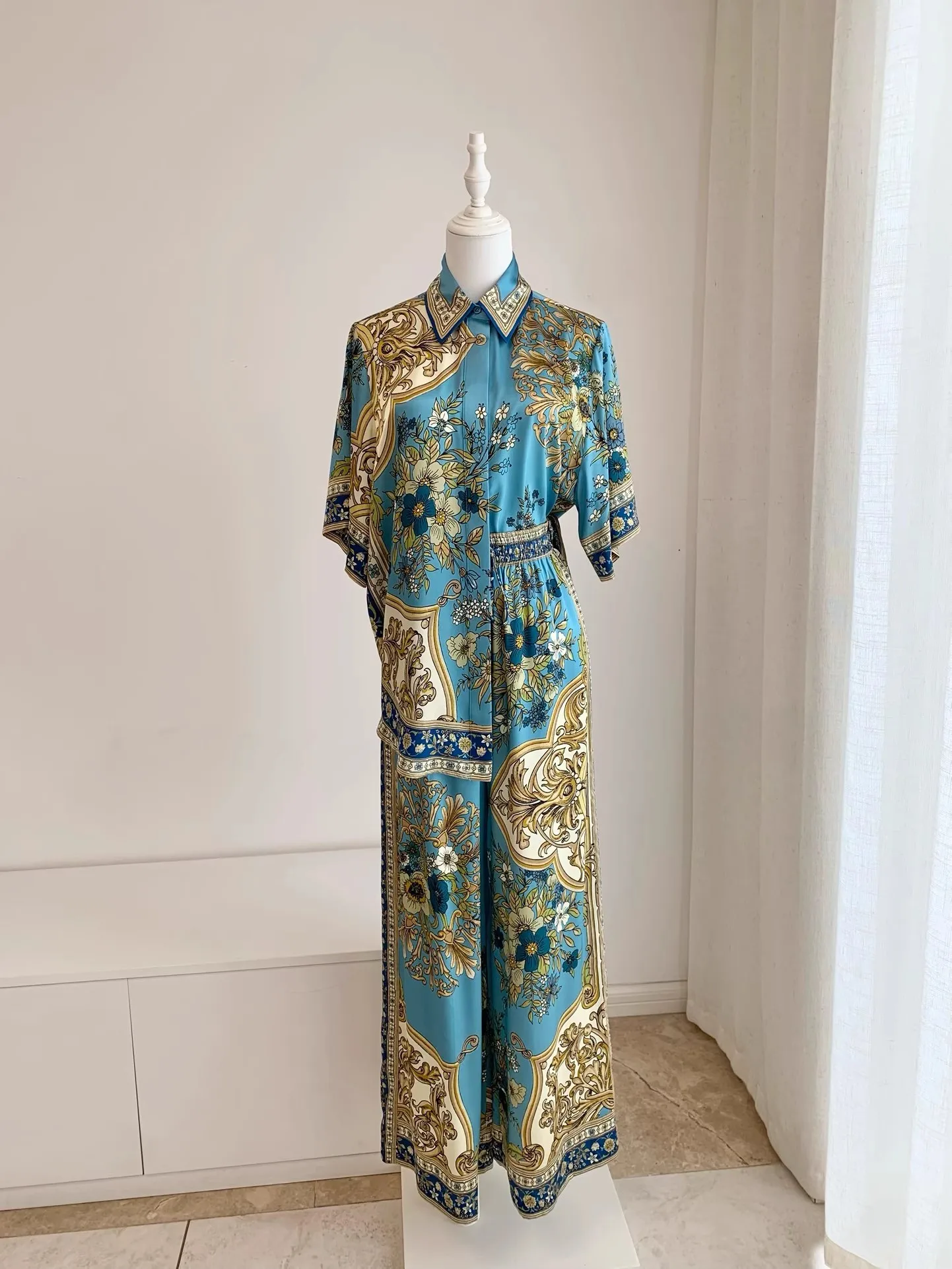 

Silk Shirt Women's Vintage Blue Elegant Print Summer Short Sleeve Fashion High Quality Top with Wide Leg Pants Straight Leg Pant