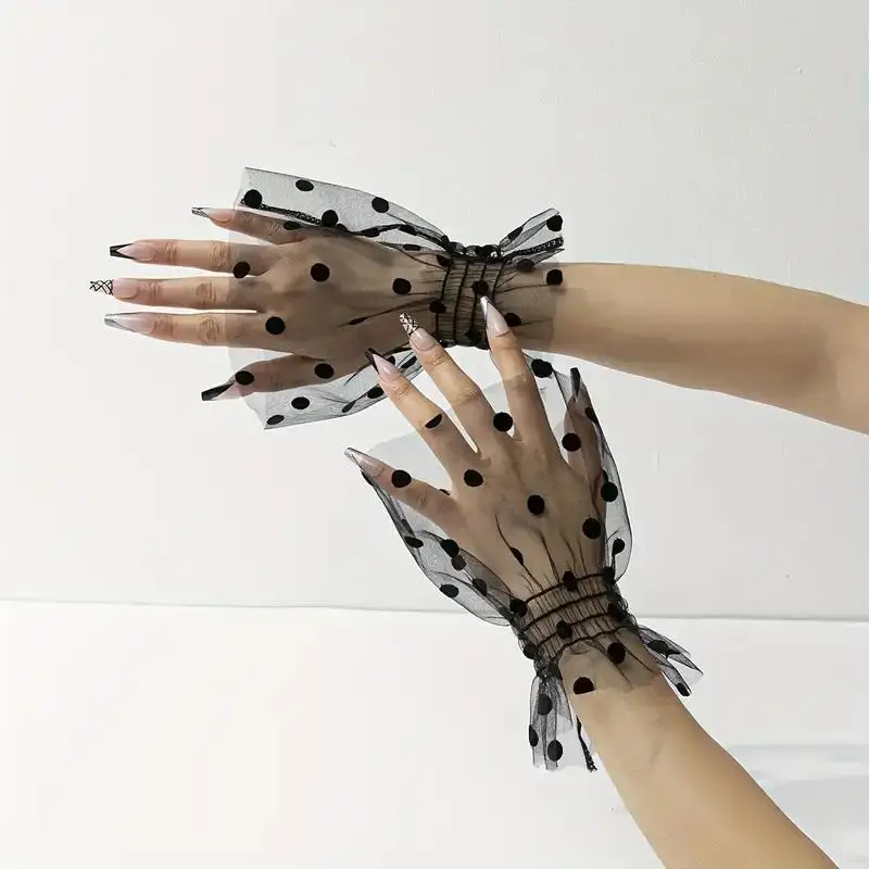 ถุงมือถ่ายภาพเล็บปลอมแบบจีบ 1 คู่ พร้อมปลอกโชว์ลายหัวใจผ้าทูลล์ สำหรับถ่ายภาพทำเล็บ