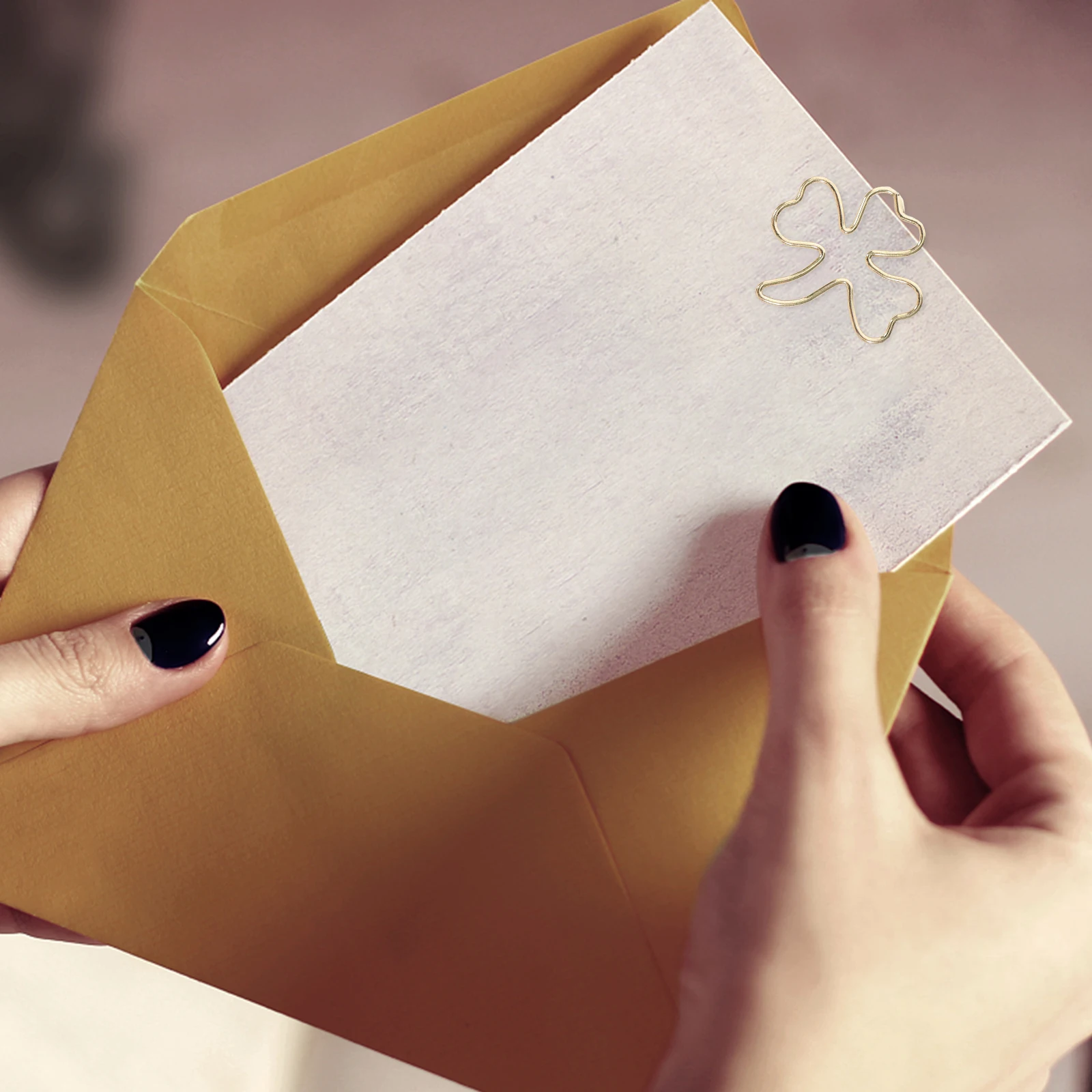 

45 pcs Clover Shape Paper Clips Bookmark Clips For Cards Files Notes Photos Memos Tickets Scrapbooks Notebooks Office School