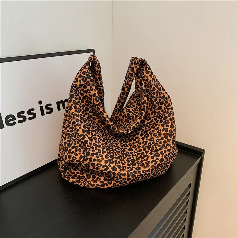 Umhängetasche mit Leoparden muster im ausländischen Stil, grenz überschreitende neue Mode handtasche für Damen, trend ige Einkaufstasche für Pendler mit großer Kapazität