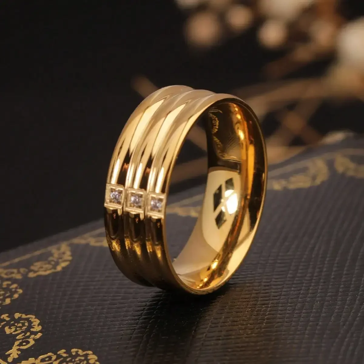 

1pc 18K Golden Titanium Steel Wide Ring, Triple Arched Design With 3 Cubic Zirconia Inlaid, Simple Luxury Creative Versatile Rin