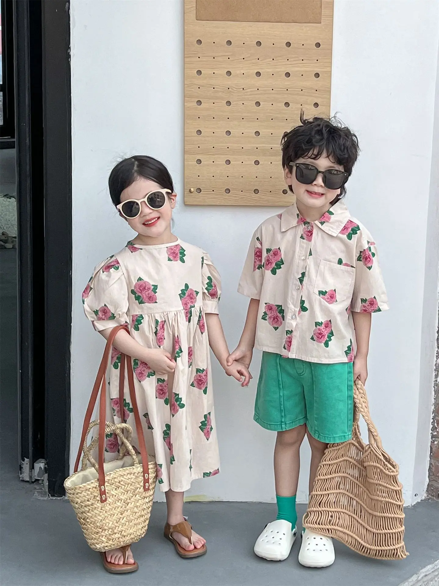 Girls Casual Dresses Summer Korean Childrens Clothing New Boys Girls Roses Lapel Collar Simple Fashion 2024 Loose Sweet