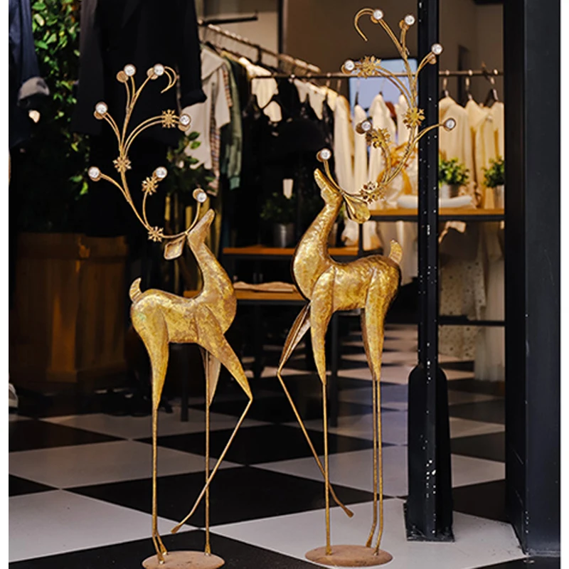 الأمريكية الرجعية الخفيفة الفاخرة الإنترنت المشاهير الغزلان الطابق الديكور متجر الملابس نافذة غرفة المعيشة التلفزيون بجوار المدخل l