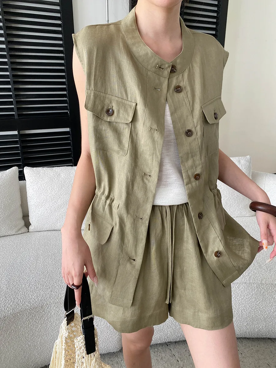 Sommerliches Damen-Set: Lässige, einfarbige Weste mit Stehkragen und Shorts mit Kordelzug – Detail 18