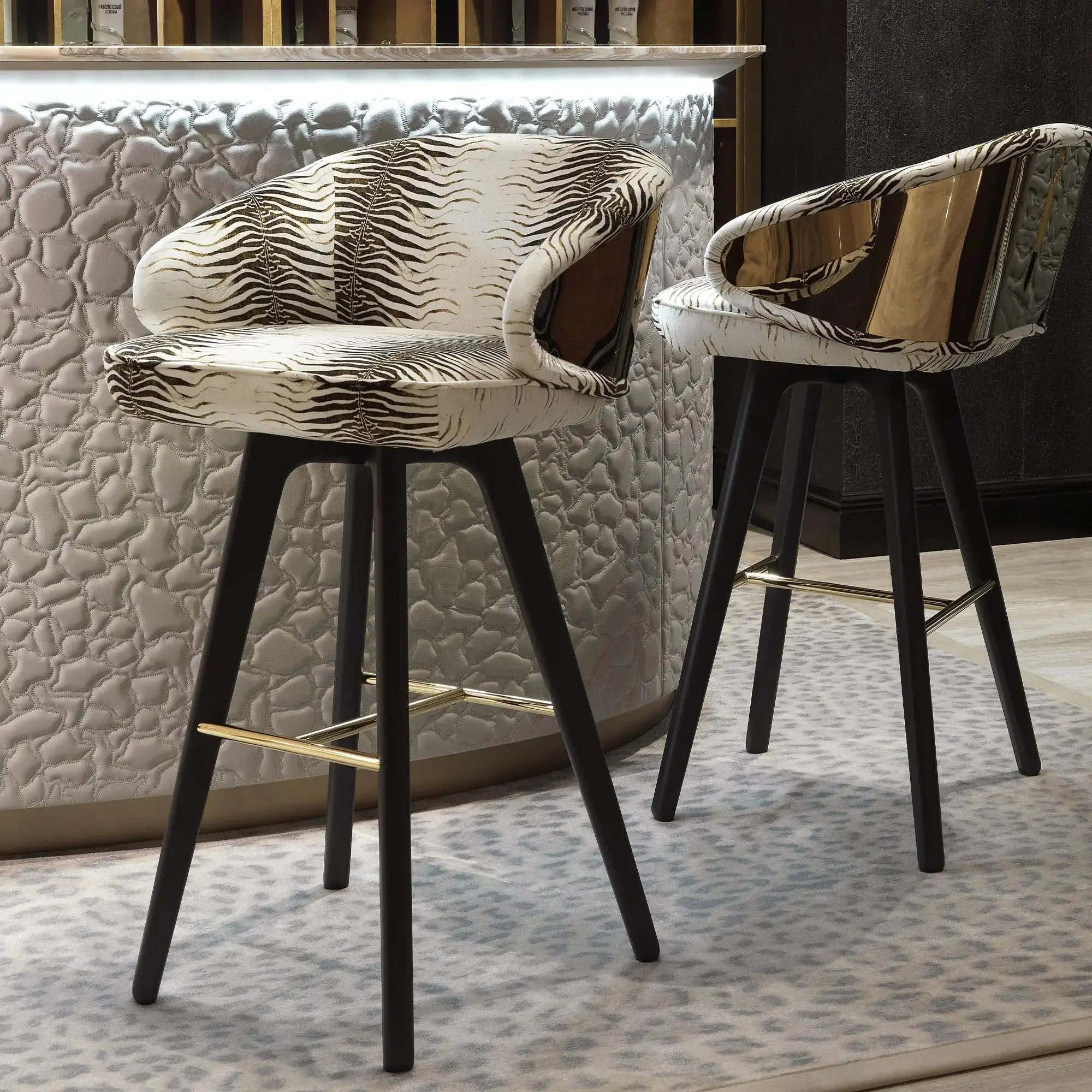 Luxury Metal High-Back Bar Stool Home Bar Chair Italian-Style Backrest Stool Solid Wood High-Back Bar Chair  Leopard-P