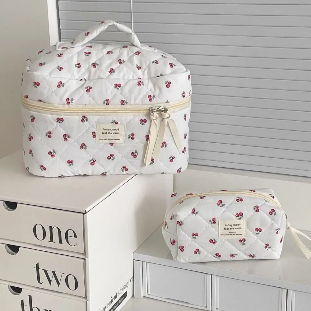 Cute Cotton Quilted Makeup Bag Flower Printed Household Stationery Storage Bag Lightweight Soft Makeup Lipstick Case Casual