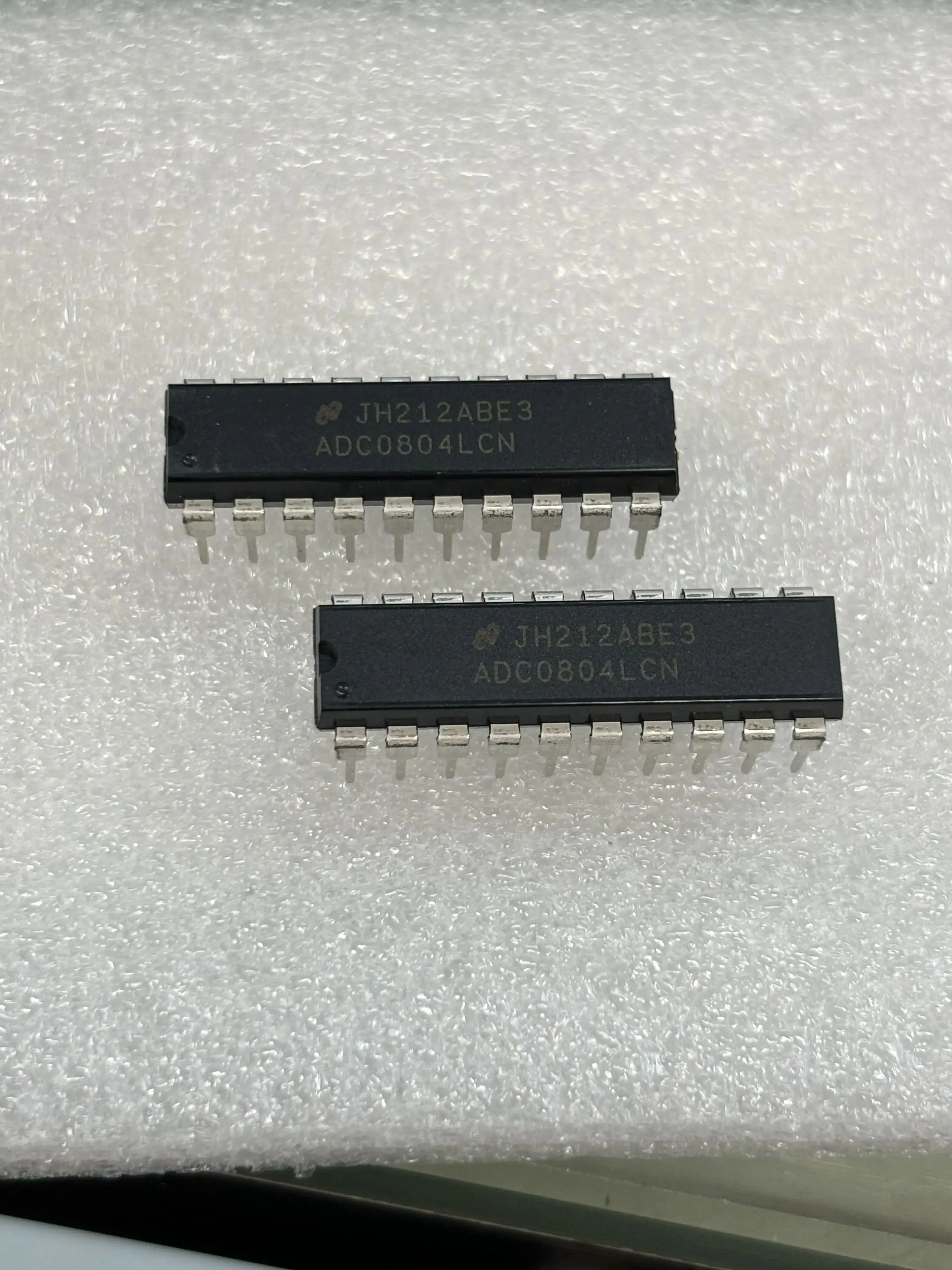 Adc0804lcn 8-Bit Cmos Sequentiële Vergelijking A/D Converter Chip Dip20 Geïmporteerd