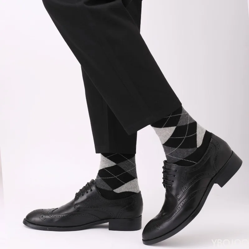 4 pairs Men's long tube business style plus size striped Fashionable versatile black long tube socks