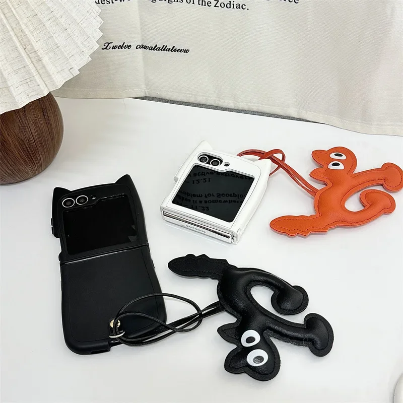 Casing ponsel liontin kulit PU kartun untuk Samsung Galaxy Z Flip 6 5 4 3 penutup belakang pelindung untuk ZFlip4 ZFlip5 ZFlip6 casing