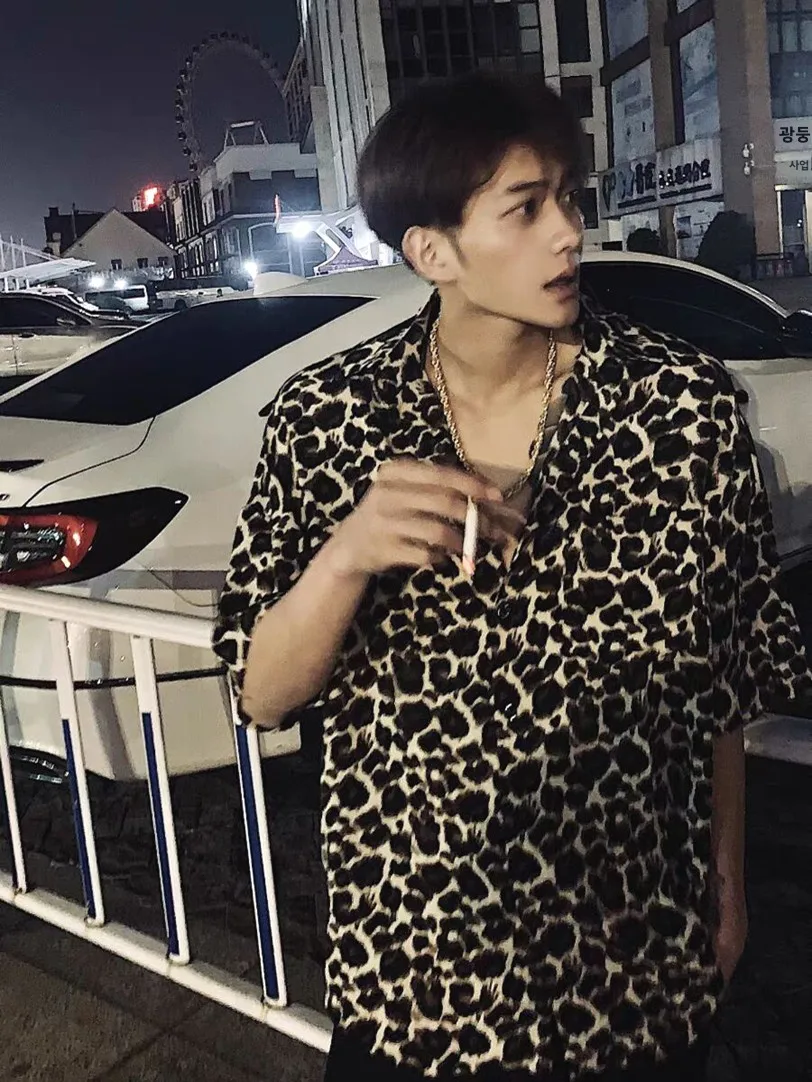 

American Retro Leopard Print irt Boy Sle No Ironing Sl Loose ort Sve Salt System Ice Silk Chiffon Cool Feeling...
