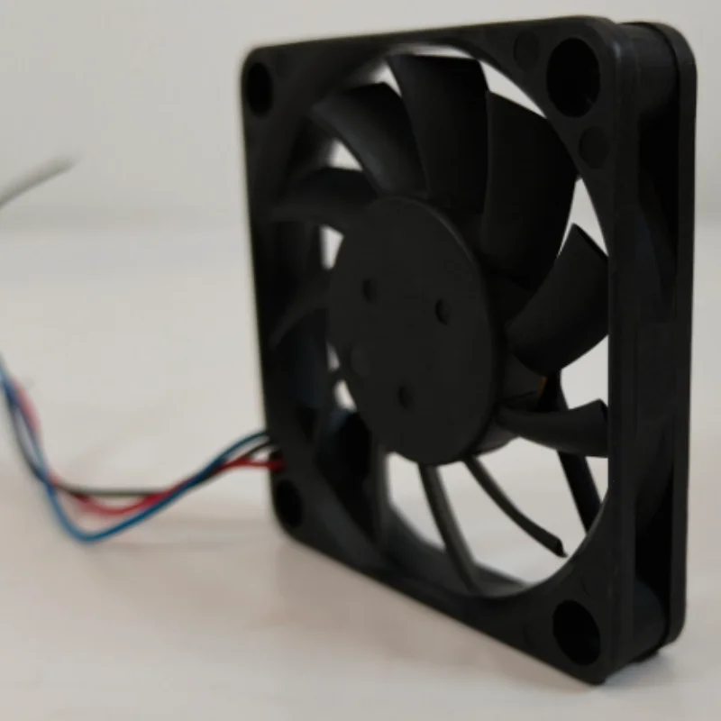 

Вентилятор осевой 60x60x10 мм, 12В DC, 0.12А, EFB0612MA, 6010, 6 см, 3500 об/мин, на шарикоподшипниках, для охлаждения ЦП и корпуса ПК