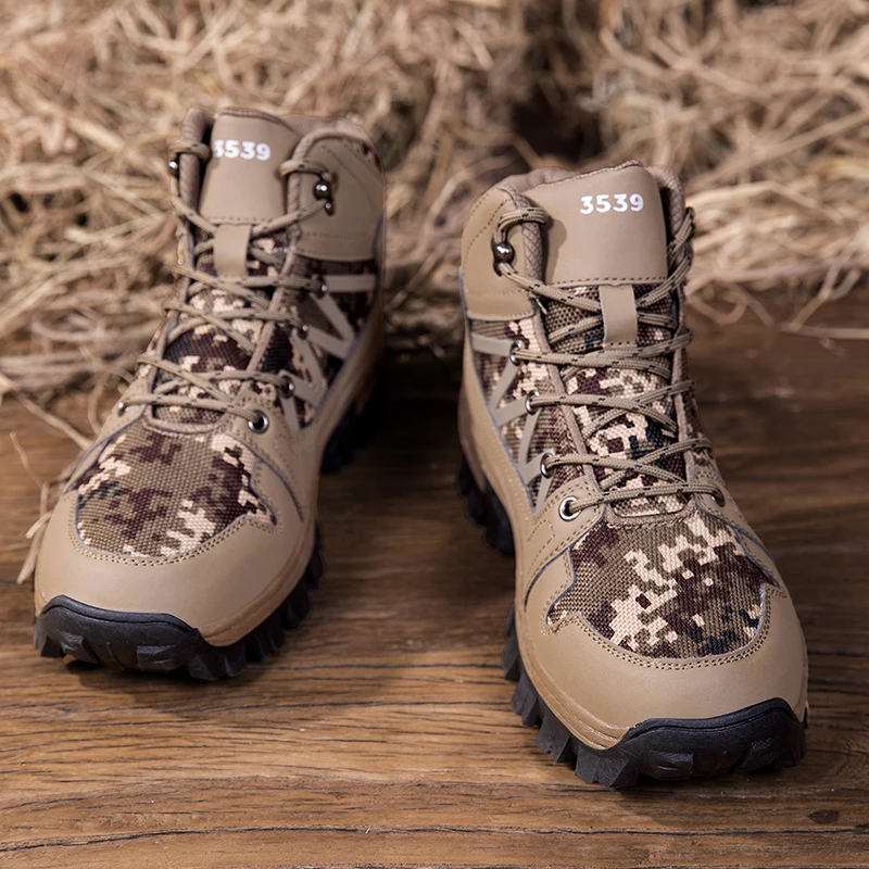 2025 Men's Walking Shoes Leather Desert Boots Slip Resistant Lightweight Work Safety Shoes Breathable Hunting Hiking Men