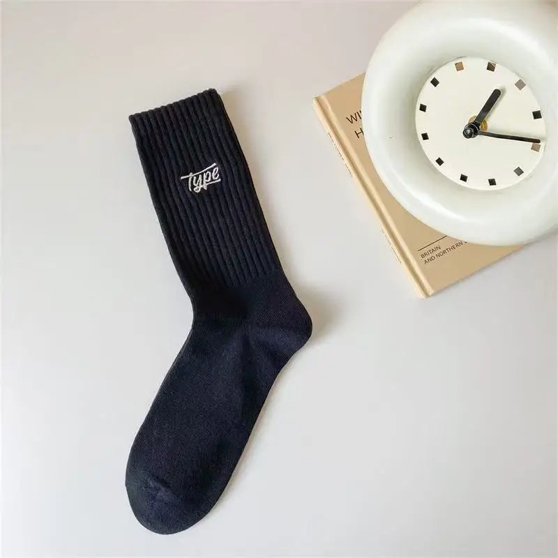 6 pares de calcetines de longitud media para hombres versátiles en todas las estaciones calcetines casuales cómodos simples que absorben el sudor con letras deportivas