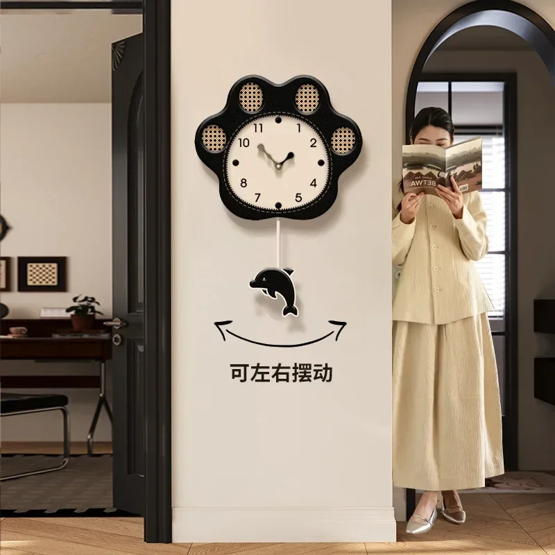 Fish and Bear's Paw Chinese Antique Living Room Clock Creative Retro Restaurant Art Clock 2024 New with Swing Wall Clock