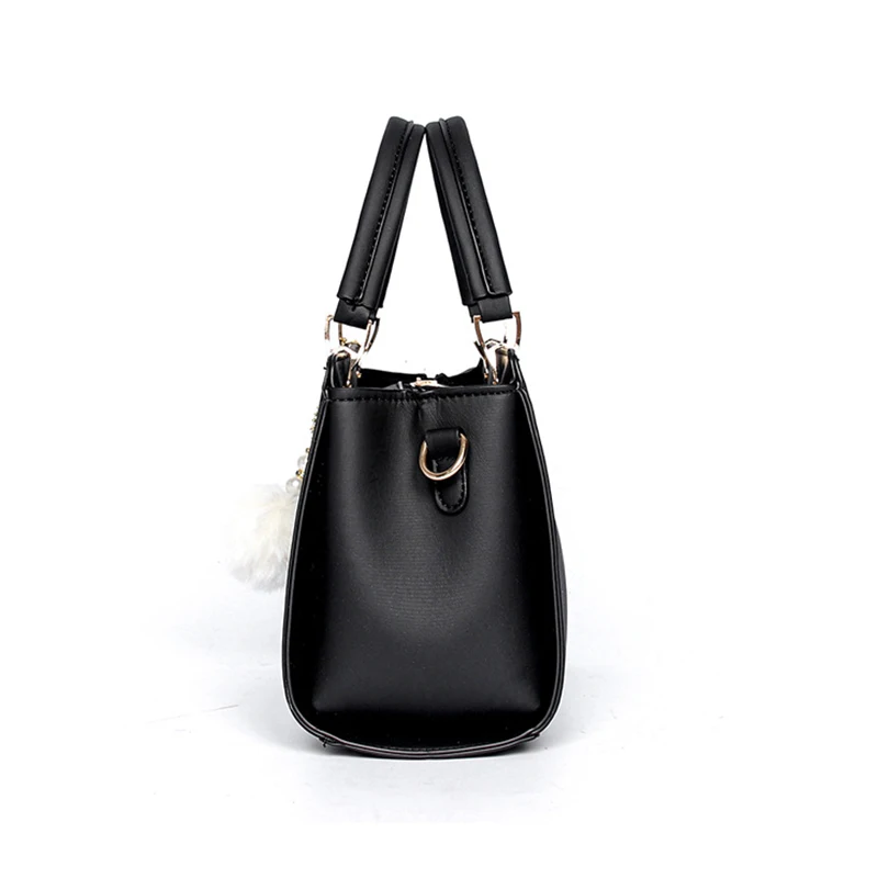 Stylish casual women\'s handbag, commuter shoulder bag crossbody bag, small hair ball pendant decoration
