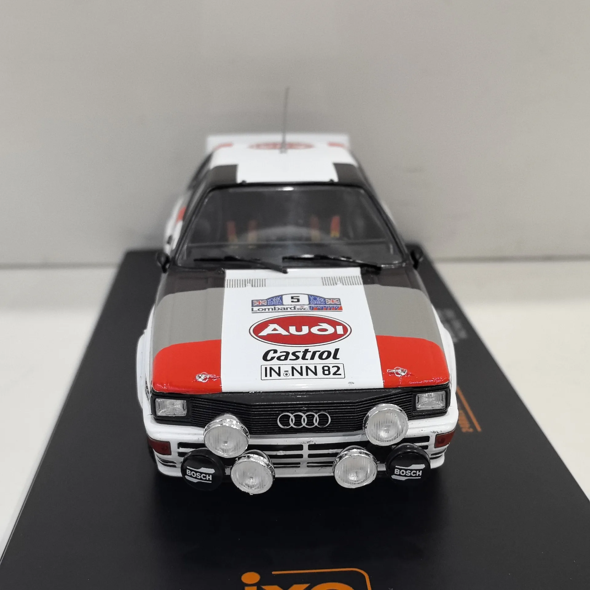 Model AUDI QUATTRO A1 od IXO, skala 1/24, wykonany metodą odlewu ciśnieniowego. # 5 1982 Audi Racing Alloy Car Model Collectible Toy Gift Souvenir Display Ornament - Model kolekcjonerski Audi Racing z 1982 roku, wykonany ze stopu, zabawka, prezent, pamiątka, ozdoba do ekspozycji