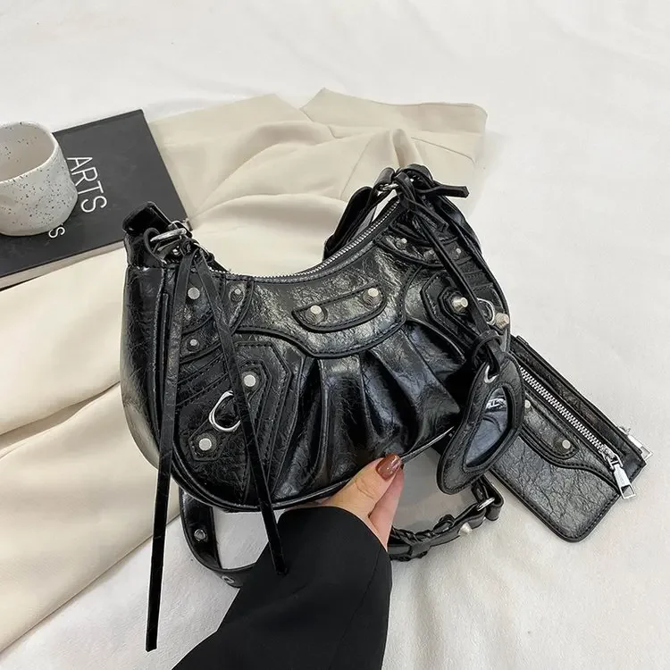 

‌Waterproof Nylon Sling Bag 2025, Sporty Gym Shoulder Bag for Running & Hiking, Unisex Crossbody Backpack with USB Charging Port