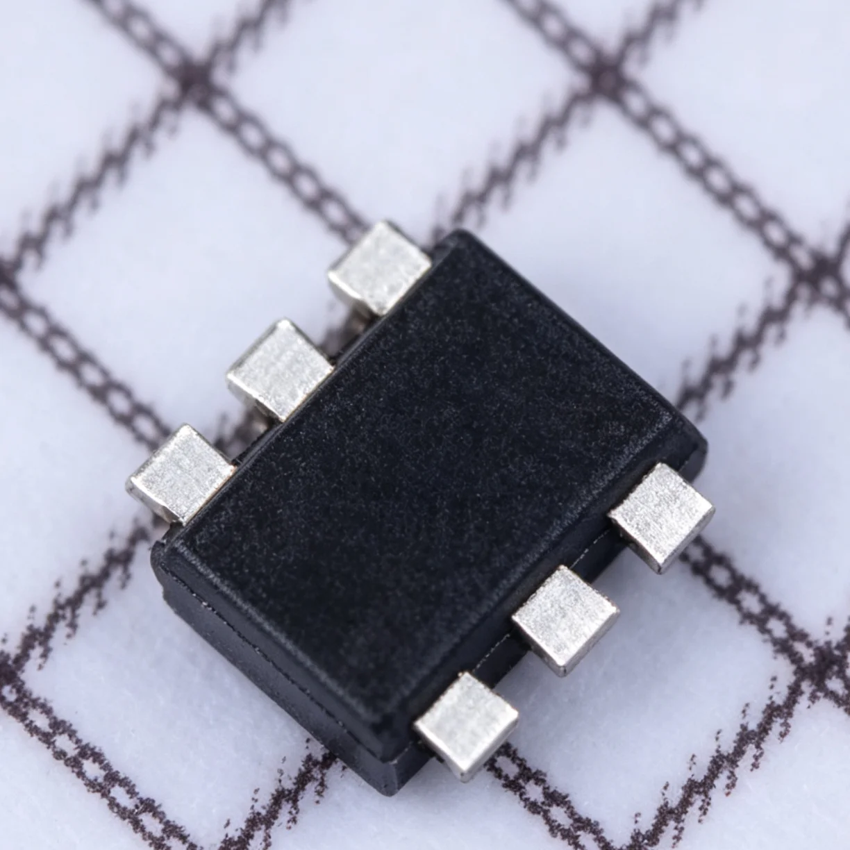 10PCS TPS923610DRLR Marking T610 T611 TPS923611DRLR 24.5V 30V 1.8A 1.1MHz SOT563-6 PWM NEW Original IC Chip LED driver