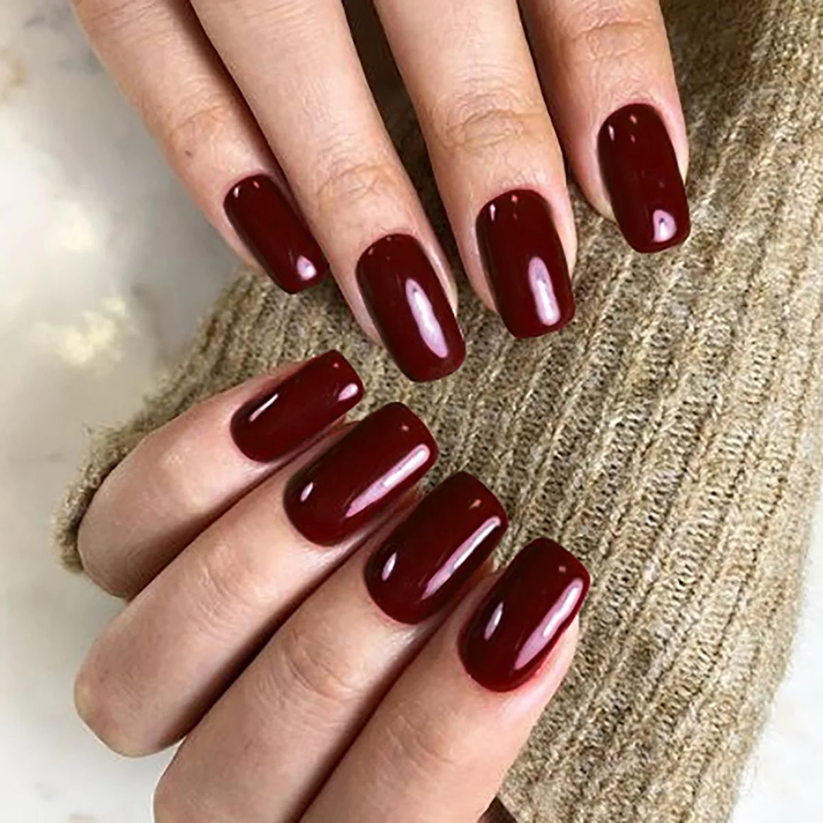 24pcs Simple Short Wine Red False Nails Finished Wearable Square Solid Color Fake Nail Sets for Girl Daily Wear Press on Nails