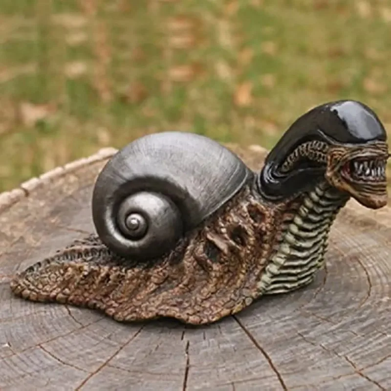 Variation Snail Statue, Resin Evil Snail Sculpture Alien Lover\'s New Favorite Home Office Decoration Garden Outdoor Decoration