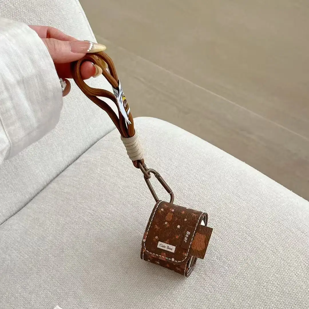 高級感のある小さなクマ柄レザーイヤホンケース AirPods Pro 2/3用 耐衝撃カバー ランヤード付きヘッドセットバッグ AirPods 4/3/2/1世代対応